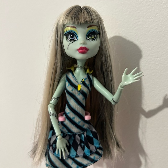 Monster High Doll Frankie Stein Picture Day: Wave 2 - Picture 1 of 7